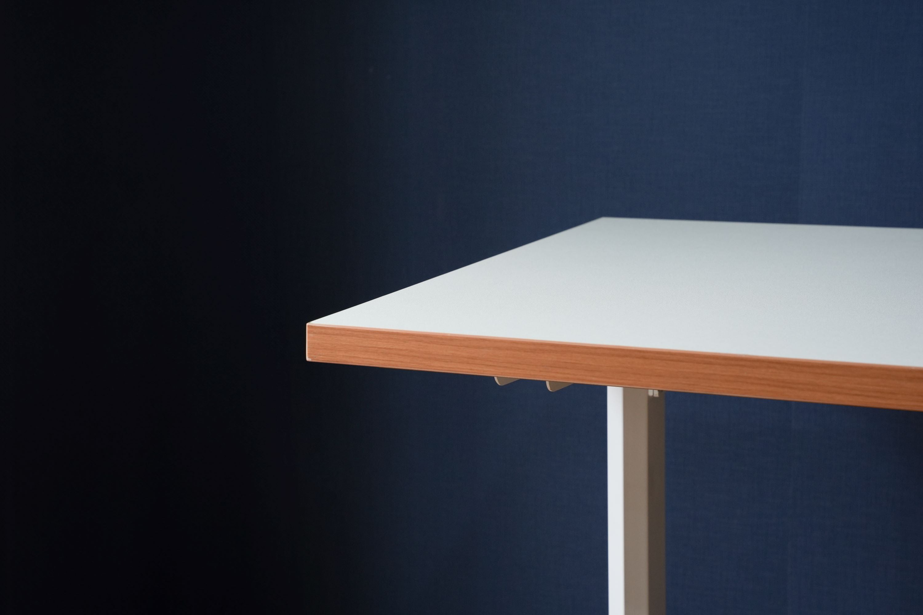 Tất tần tật về các mẫu bàn làm việc hiện nay. Đâu là mẫu bàn dành cho bạn?