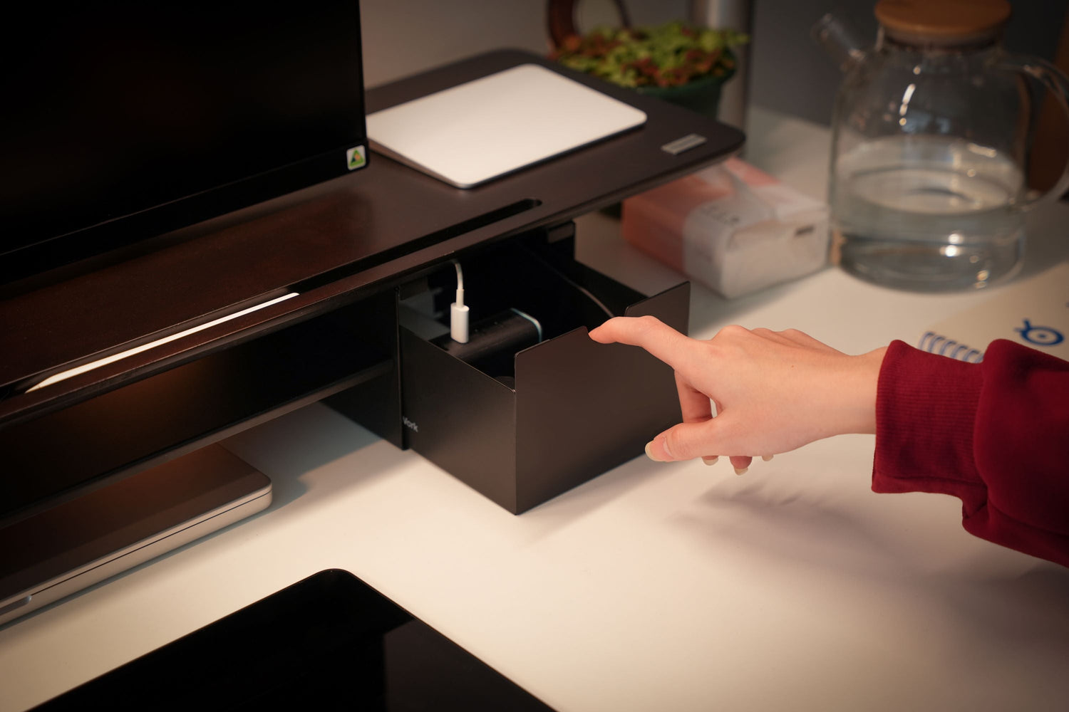 Kệ màn hình có ngăn kéo: Thiết kế thông minh, tối ưu khả năng lưu trữ