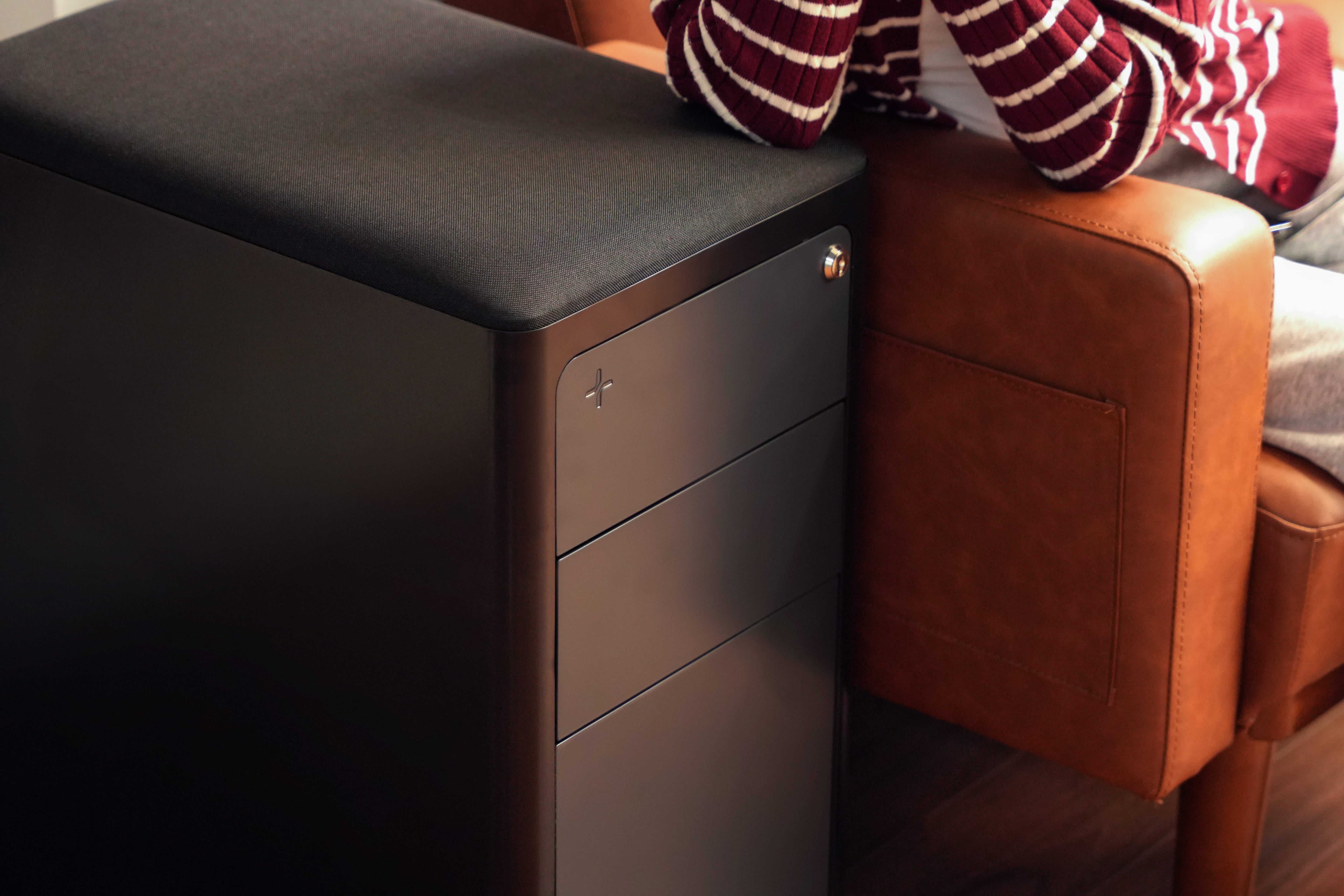 Tủ văn phòng kèm đệm ngồi tiện ích chính hãng HyperWork Ivy Pro