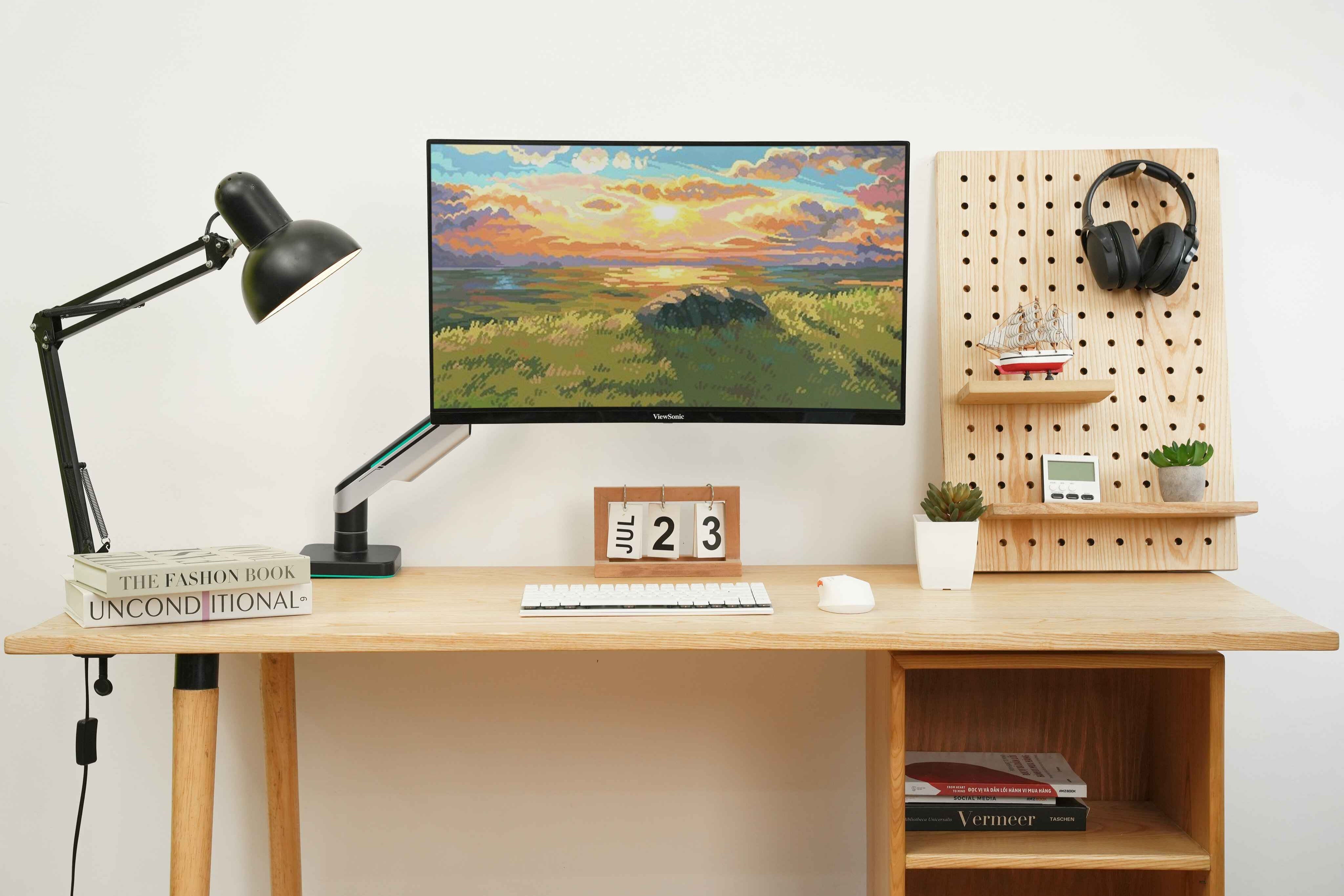 Arm màn hình là gì? Hướng dẫn chọn monitor arm cho bàn làm việc